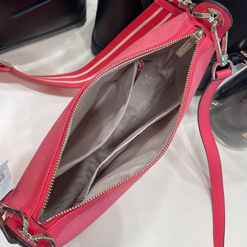 Kate Spade Rosie Crossbody
COLOR:
Pink Peppercorn Multi
NWT - Picture 11 of 16